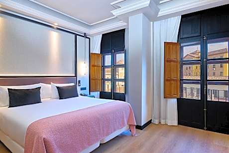 Deluxe Room Puerta Elvira