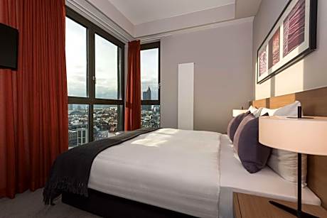 Premier One-Bedroom Apartment Corner