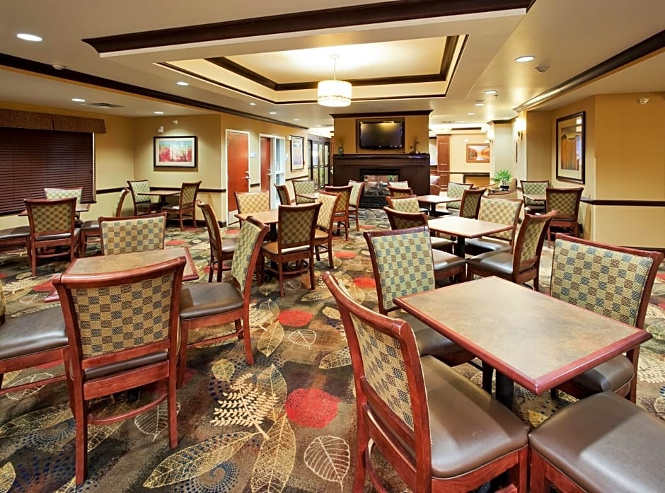 Holiday Inn Express and Suites Great Falls By IHG