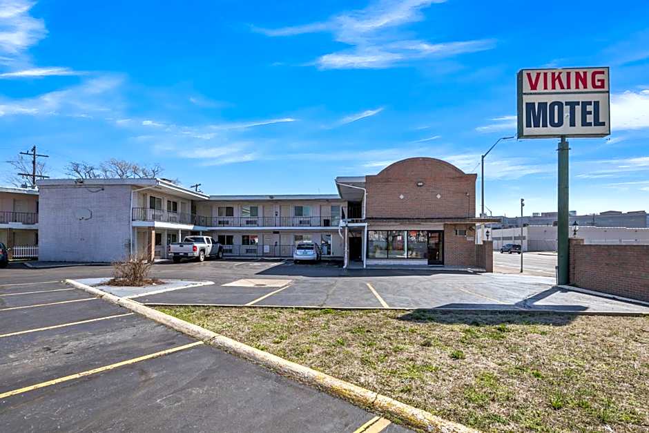 Photo 1 of 10 of Viking Motel-Detroit