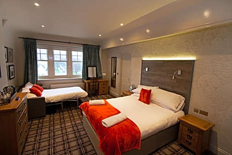 Family Room (2 Adults + 1 Child)