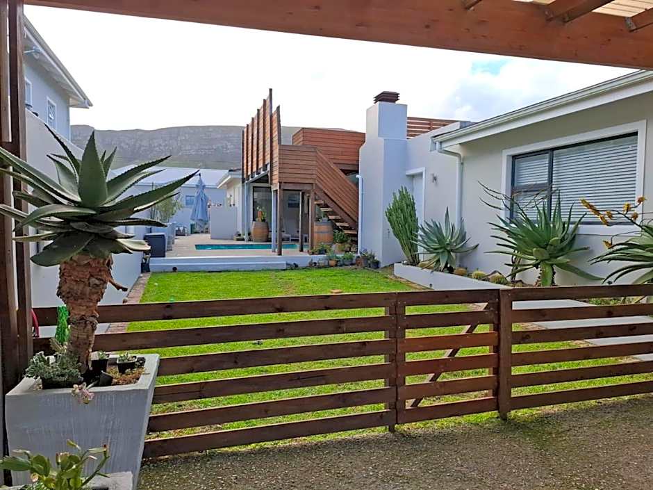 Hermanus Cliff Path Lodge - No Load-shedding