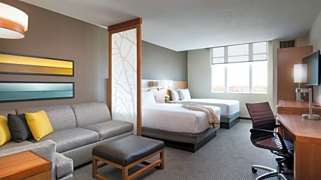 Two Queen Beds (with sofa bed)