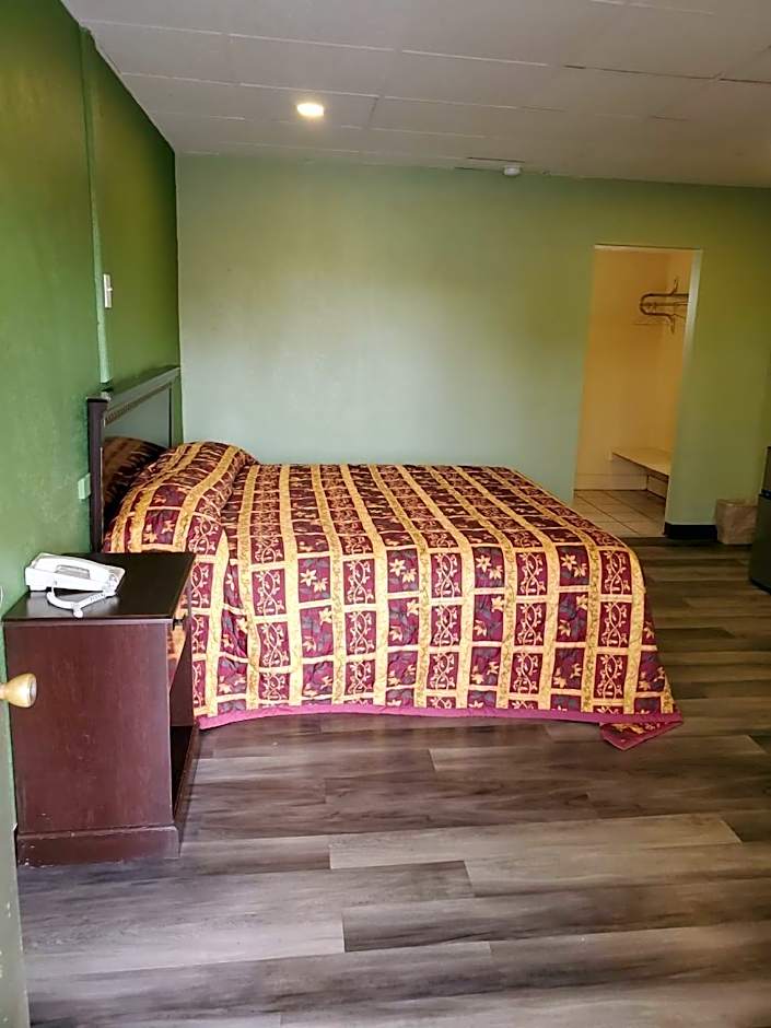 Trailway Motel