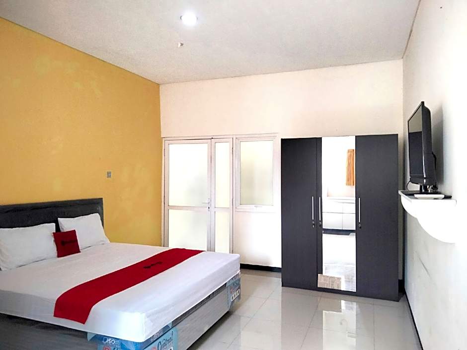 RedDoorz near Exit Tol Krapyak Semarang 3