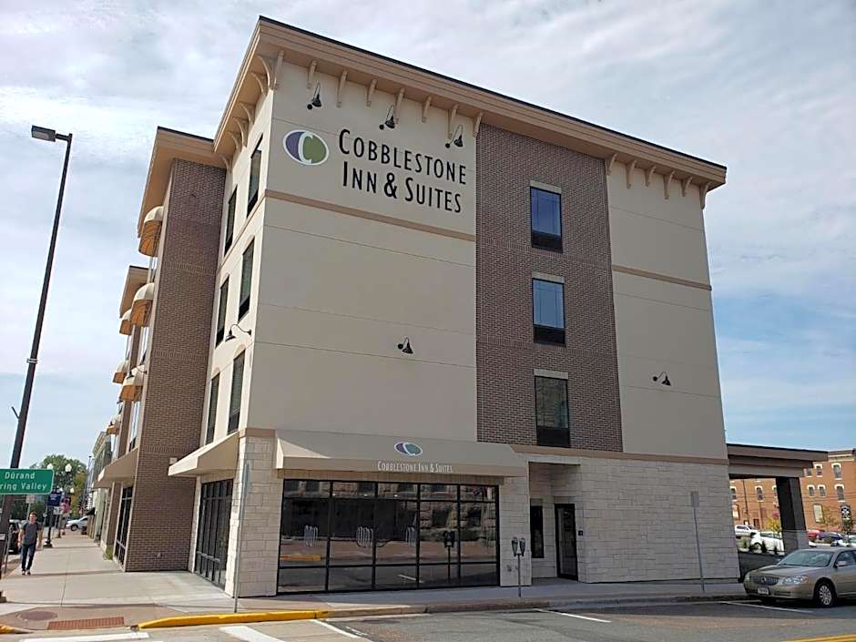 Cobblestone Inn & Suites - Menomonie/UW-Stout
