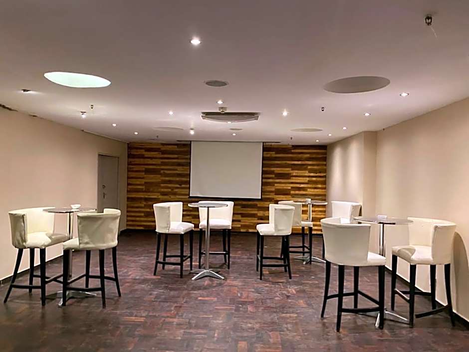 Mapungubwe Hotel Apartments Marshalltown