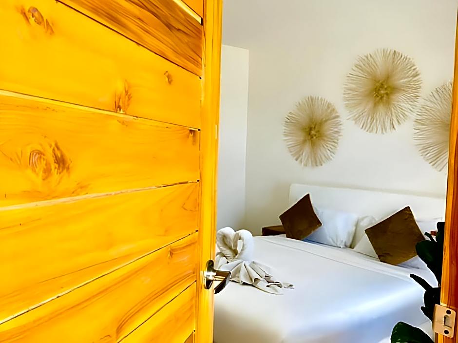 At The Beach Koh Larn