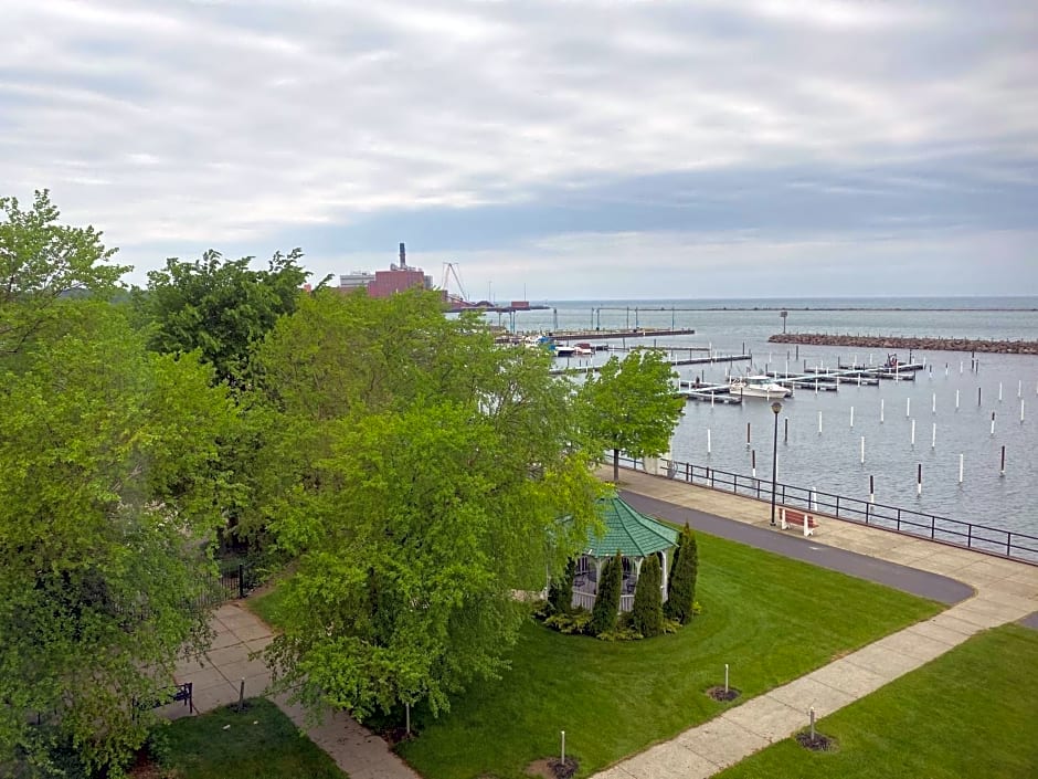 Clarion Hotel Conference Center on Lake Erie