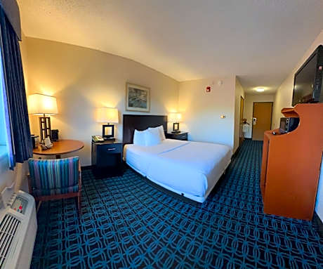 Queen Room with Roll-In Shower - Mobility Accessible/Non-Smoking