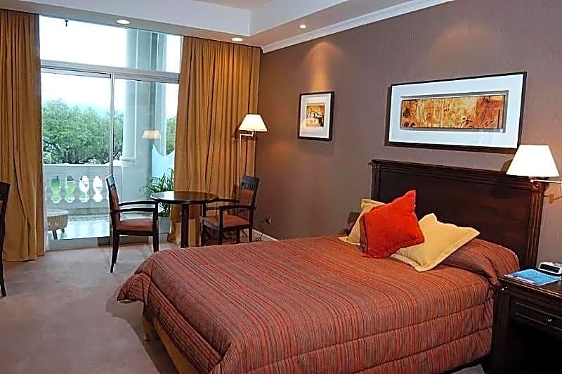 Howard Johnson Sierras Hotel and Casino