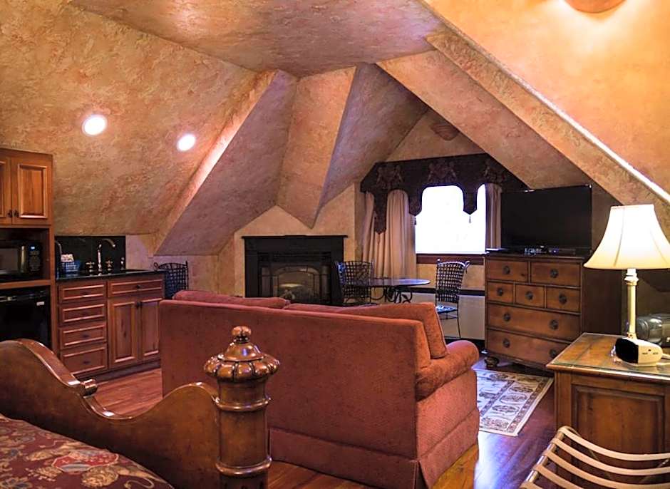 Landoll's Mohican Castle