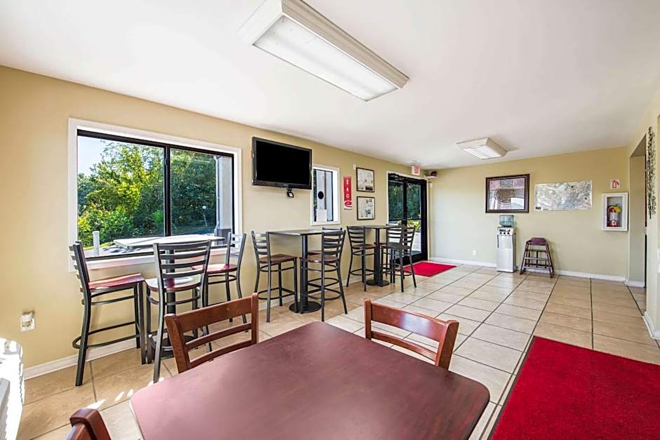 Econo Lodge - Waynesville