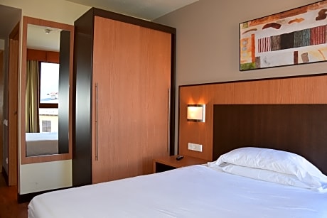 DOUBLE ROOM (1 ADULT)