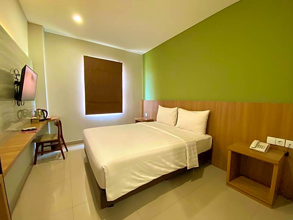 Front One Hotel Gombong