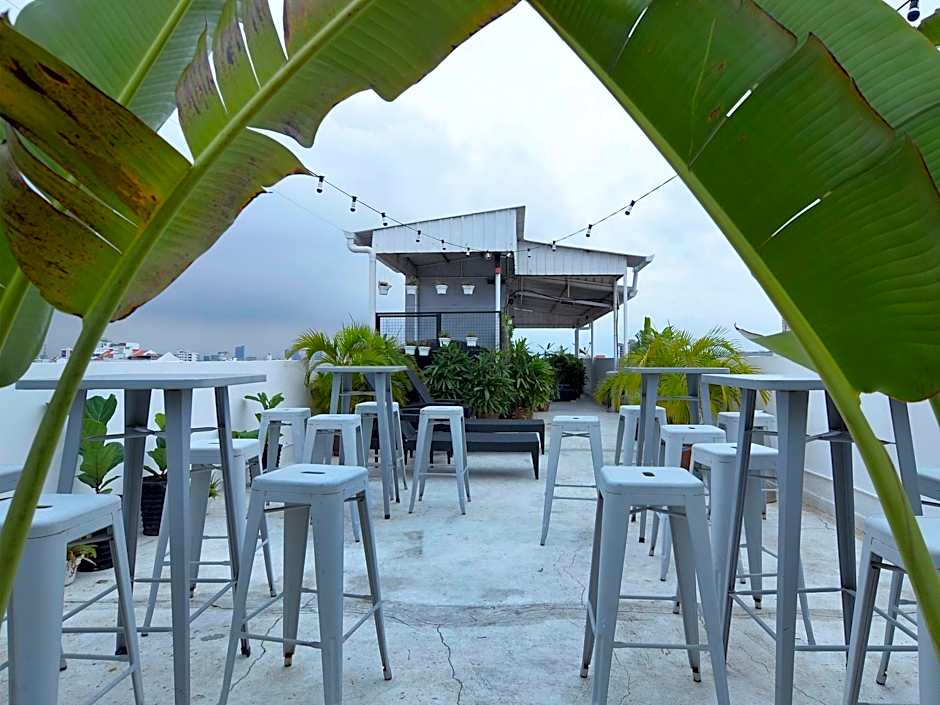 Apollo Inn