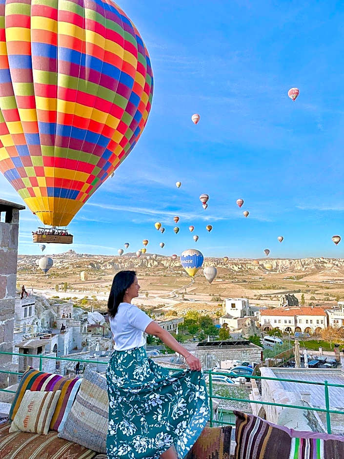 Seki Cave Hotel – Wake Up to Hot Air Balloons