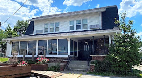 Twin Lakes Creamery, Grill & Inn