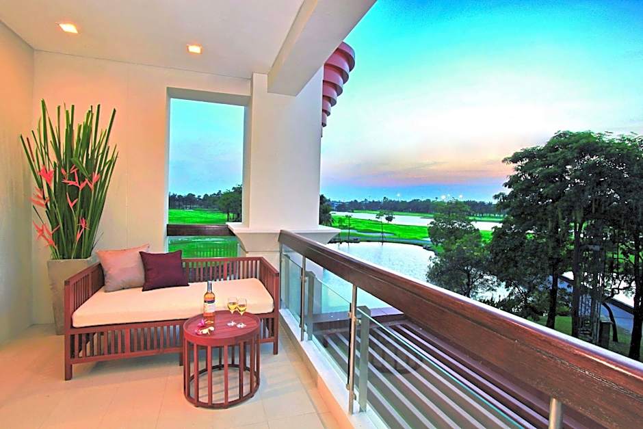 Summit Windmill Golf Suite Hotel at Suvarnabhumi