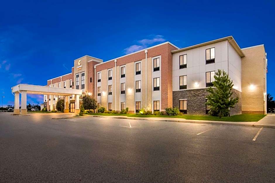 Comfort Suites Rensselaer near Fair Oaks