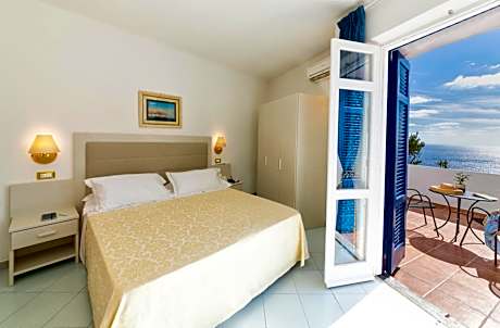 Superior Triple Room with Sea View