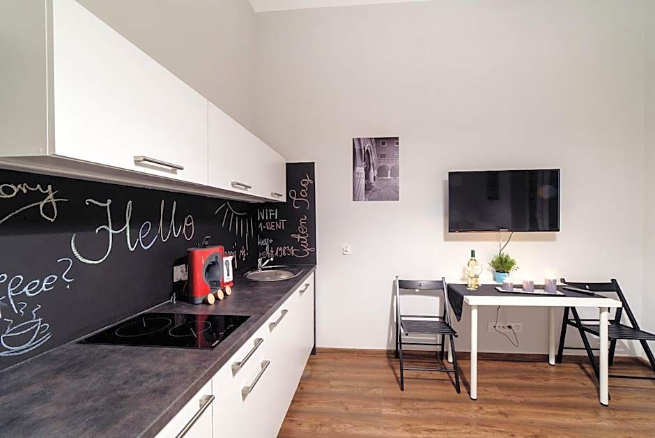 2 Nights Apartments - great location, right next to Main Rail and Bus Station, 10 min to Main Square by foot