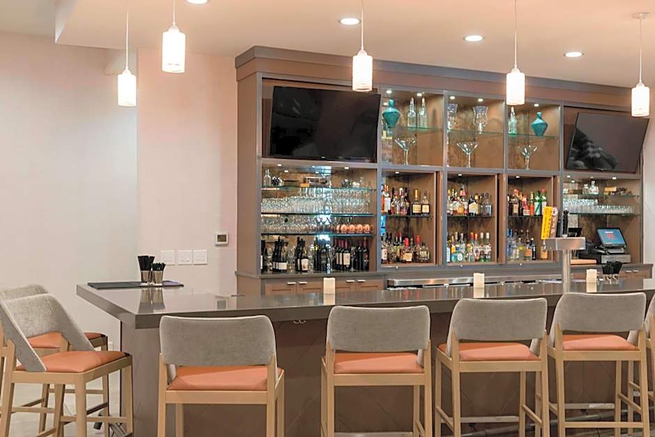 Sonesta Hotel Grand Rapids Airport