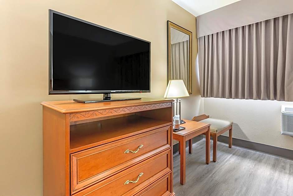 Econo Lodge & Suites Southern Pines - Pinehurst