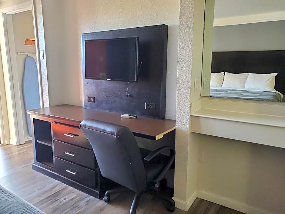 Budget Host Inn- Medical Center