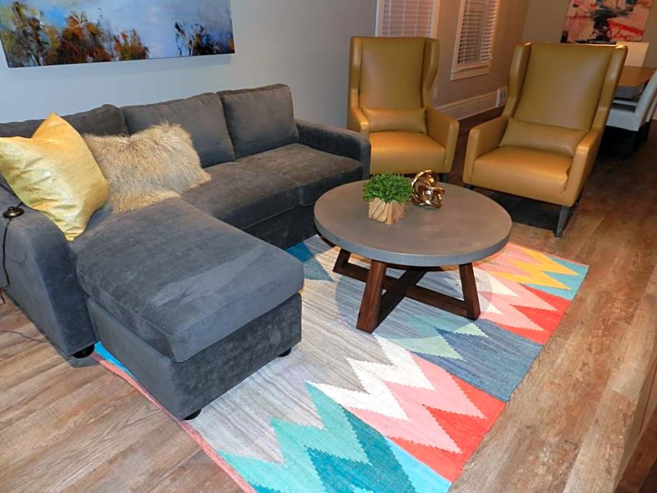 Kings Inn Near the Falls