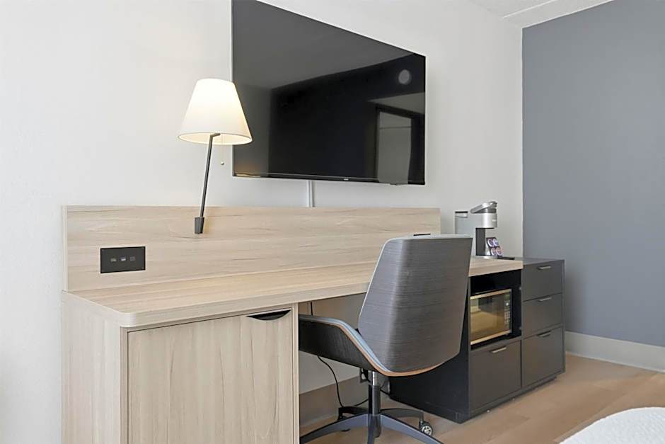 Seven Oaks Hotel Regina, SureStay Collection by Best Western