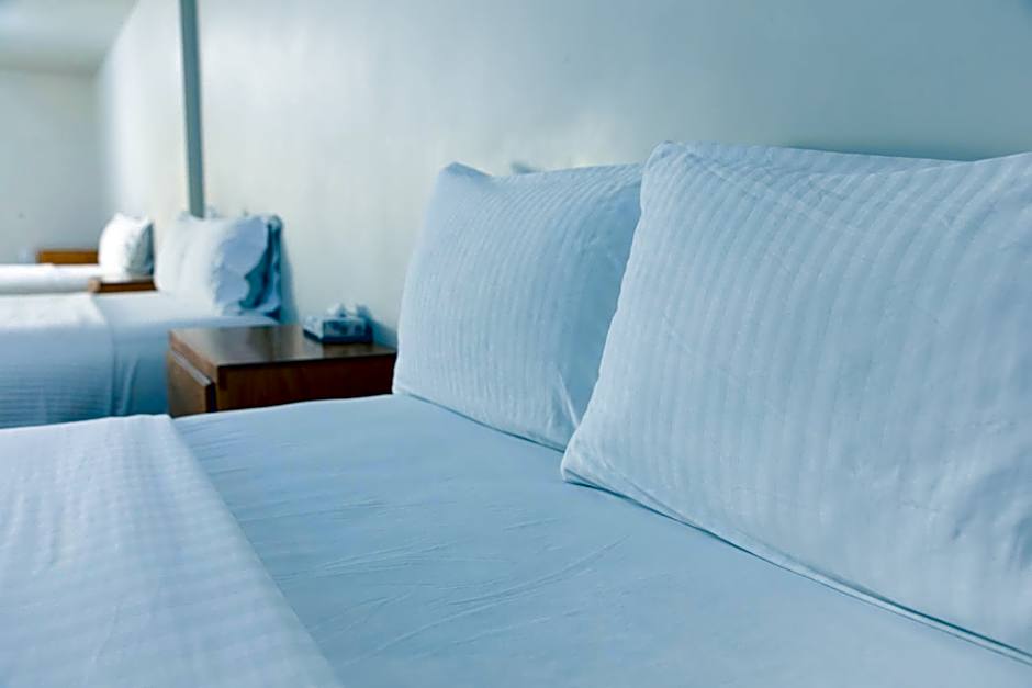 La Huerta Inn & Suites