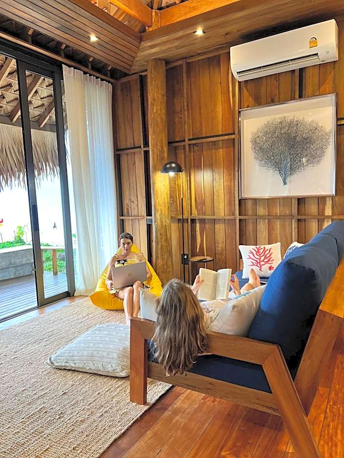 Sealord Naithon Beachfront Villa