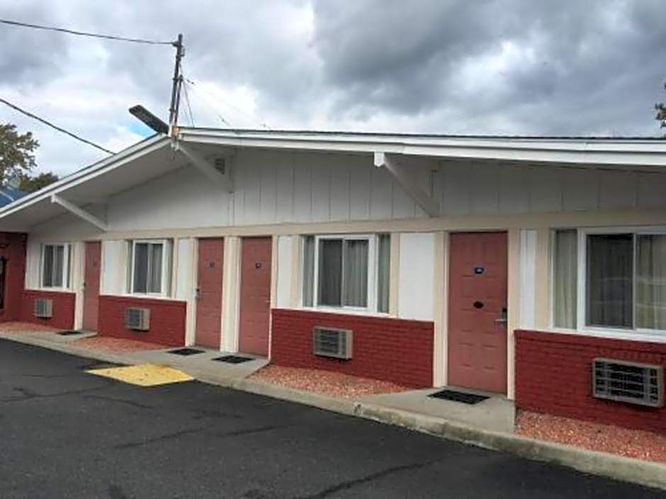 Travelodge by Wyndham Bay Shore Long Island