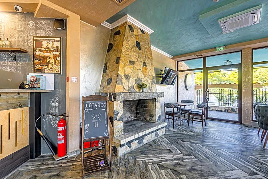 Lecardo Hotel