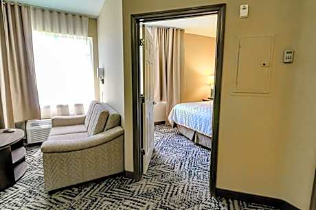 Queen Suite - Non-Smoking