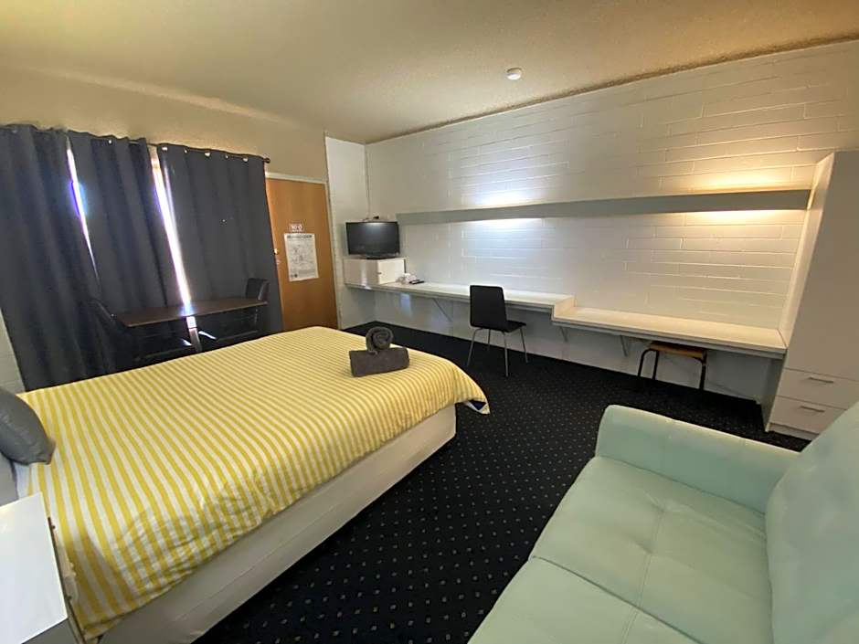 Capri Motel