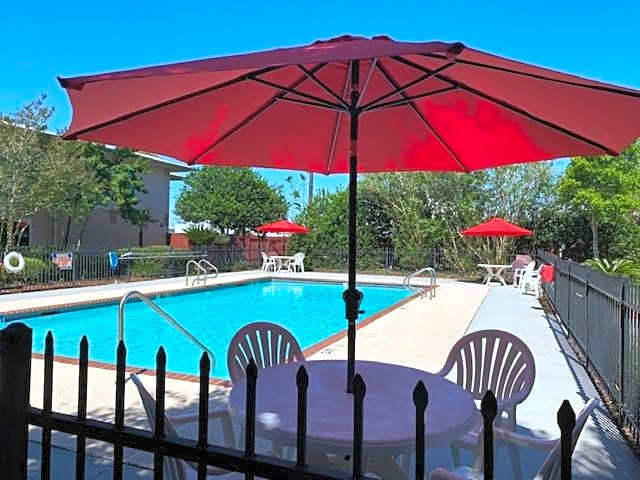 Ramada by Wyndham Luling