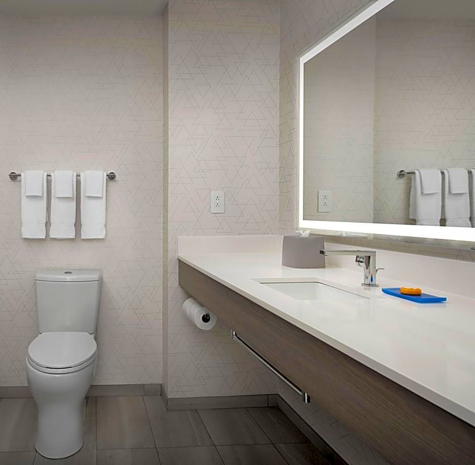 Holiday Inn Express & Suites Knoxville-Clinton By IHG