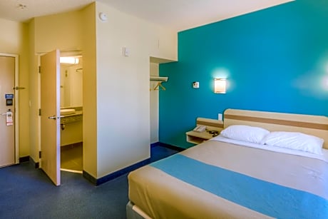 Queen Room - Disability Access - Roll in Shower