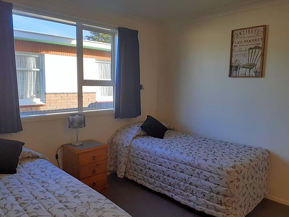 AAA Thames Court Motel