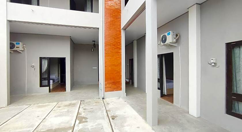 RedDoorz near Graha Saba Buana 2