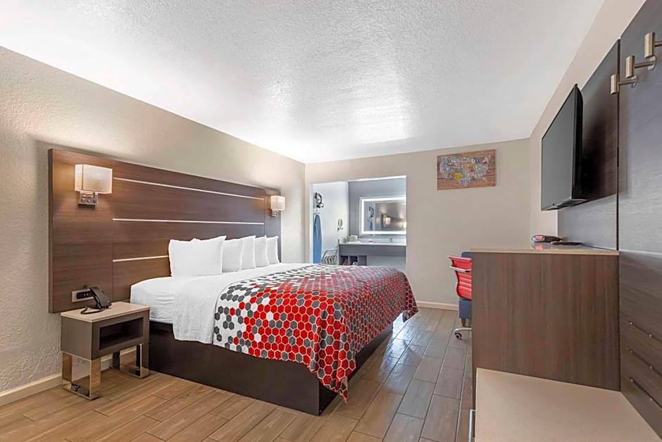Econo Lodge Inn & Suites Near Lackland AFB