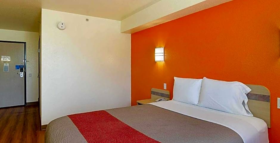 Motel 6-Fort Lupton, CO