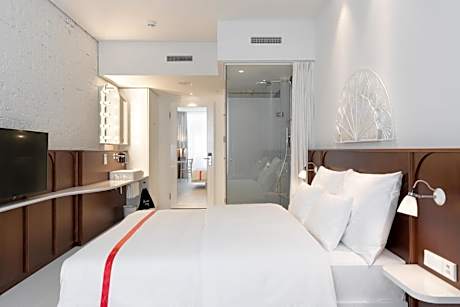 Wow Room with Balcony