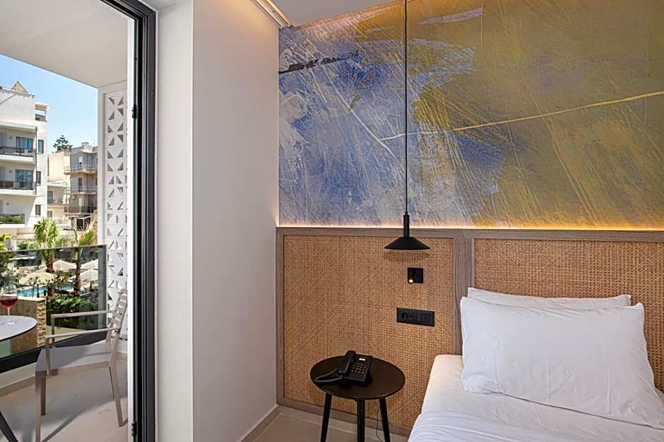 Leonidas Hotel & Apartments