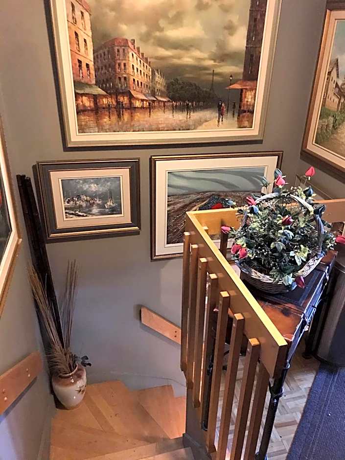 Repos & Manna Downtown Montréal