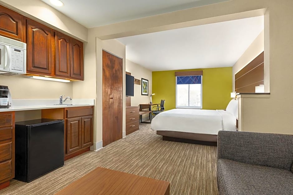 Holiday Inn Express & Suites Philadelphia - Mt. Laurel