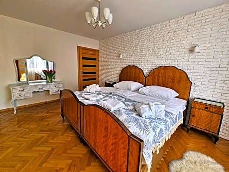 Three-Bedroom Deluxe Apartment