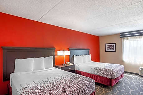 2 Double Beds Non-Smoking Pet Friendly Room Microwave And Refrigerator Wi-Fi Full Breakfast